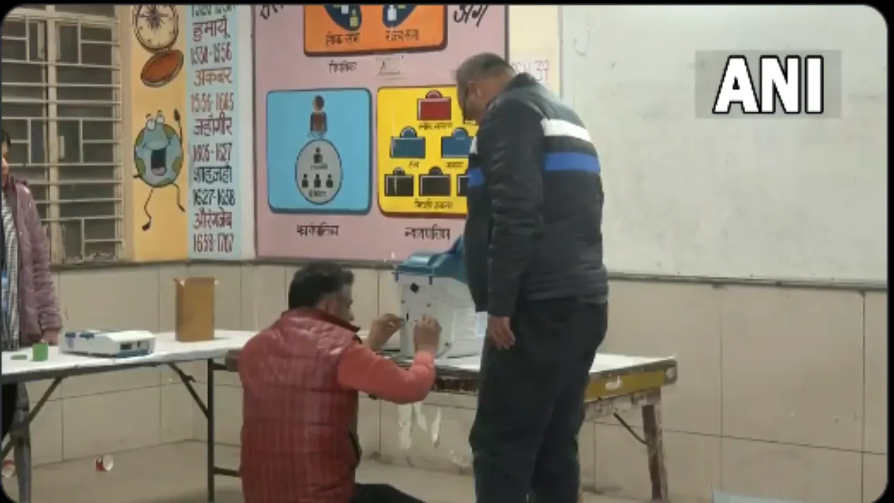 Delhi Exit Poll Results 2025 Live: दिल्ली चुनाव एग्जिट पोल के नतीजों ने चौंकाया! AAP को झटका, BJP निकली आगे, कांग्रेस का नहीं खुला खाता